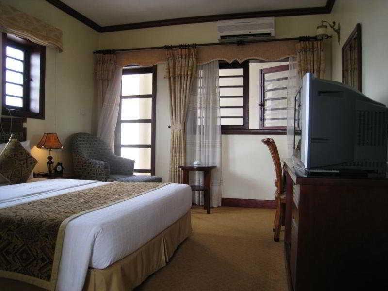 Hoa Binh Hotel Hanoi Exterior photo